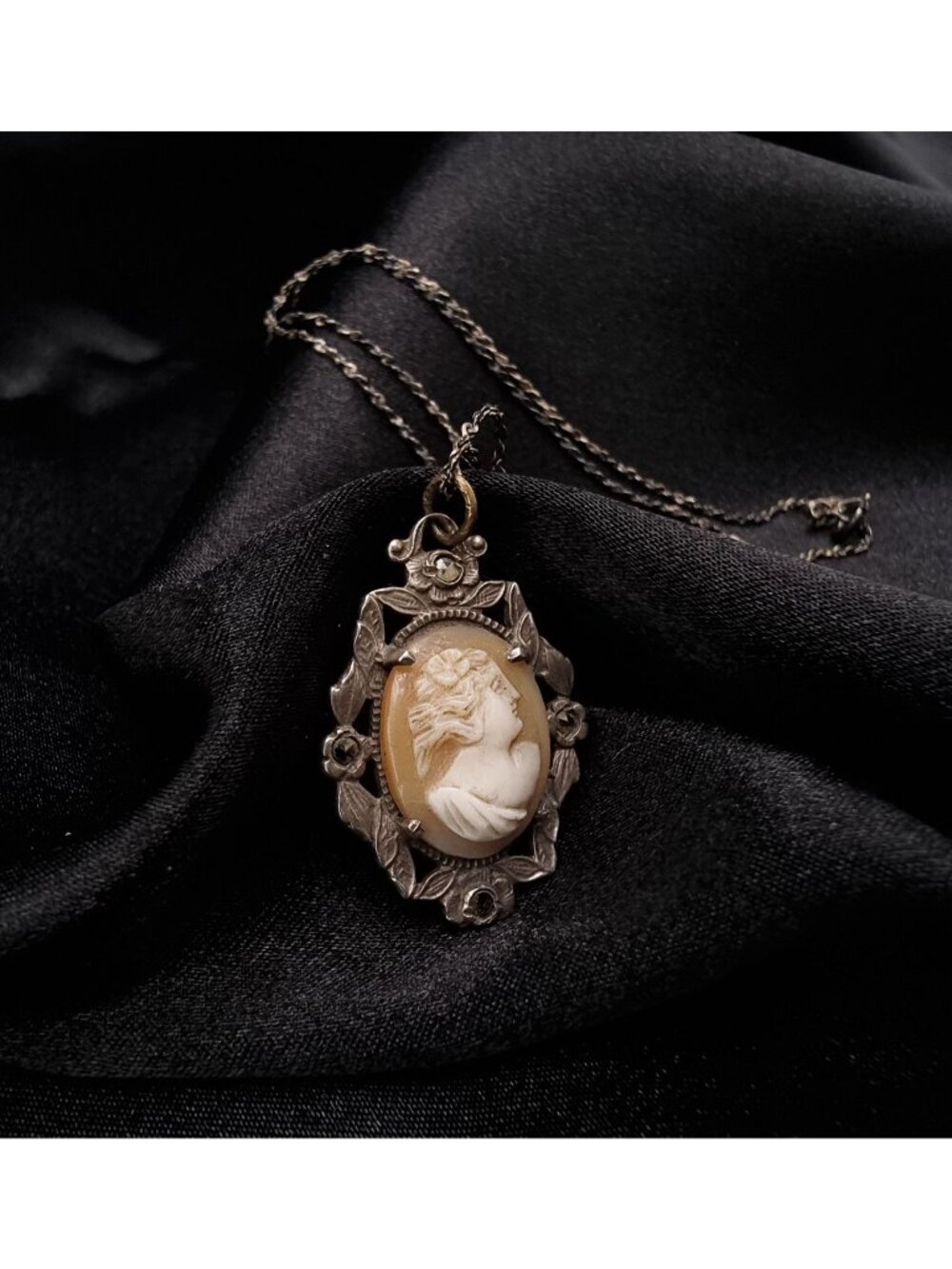 Antique 925 Sterling Silver Cameo Necklace With Intricate Floral Frame & Chain